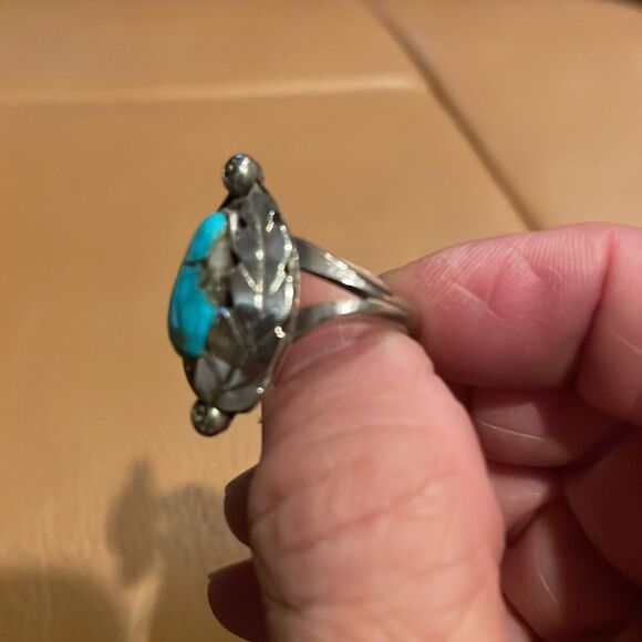 Vintage Navajo Sterling Silver Ring with Leaf Wrap - Picture 5 of 7